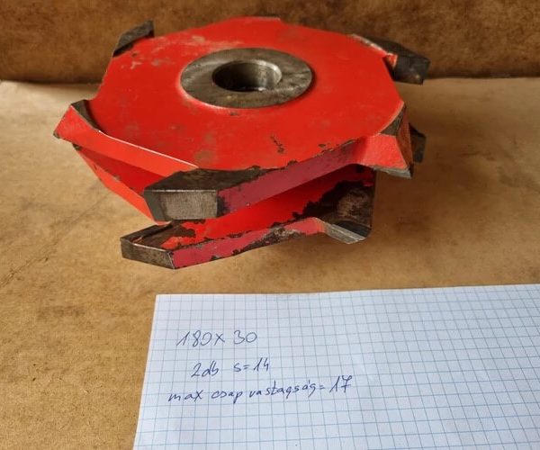 Állítható csapozó marókés