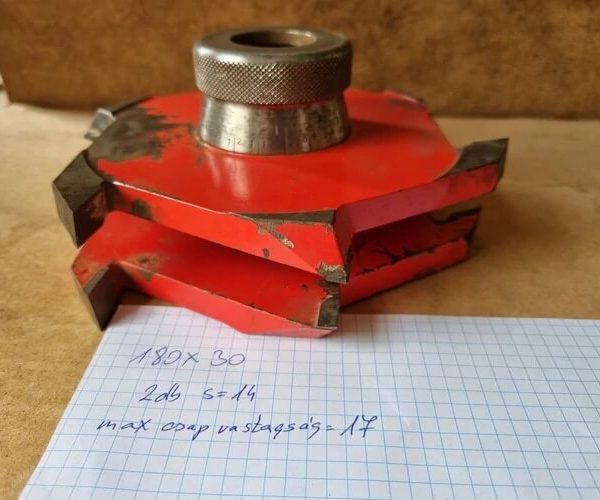 Állítható csapozó marókés