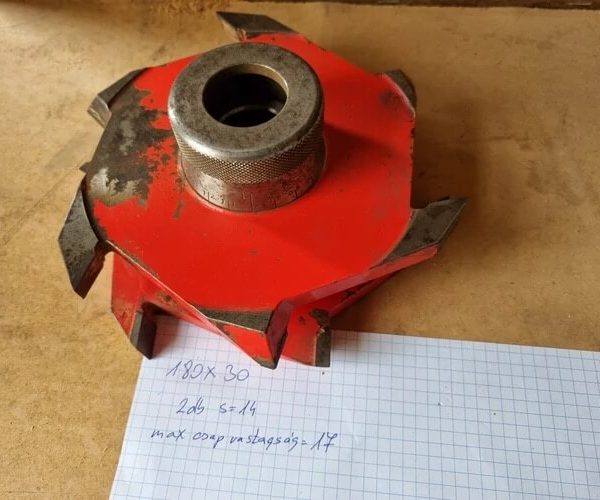 Állítható csapozó marókés